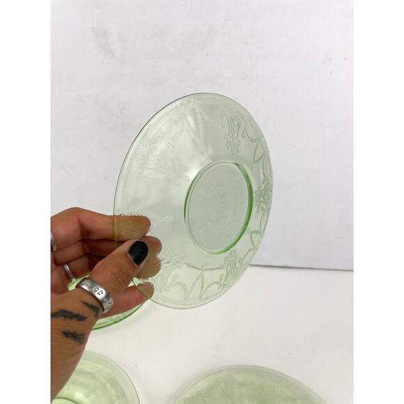 VTG 4 PC Green Depression Saucer Glass Floral Poinsettia 6" Plates Uranium GLOWS - Picture 9 of 11